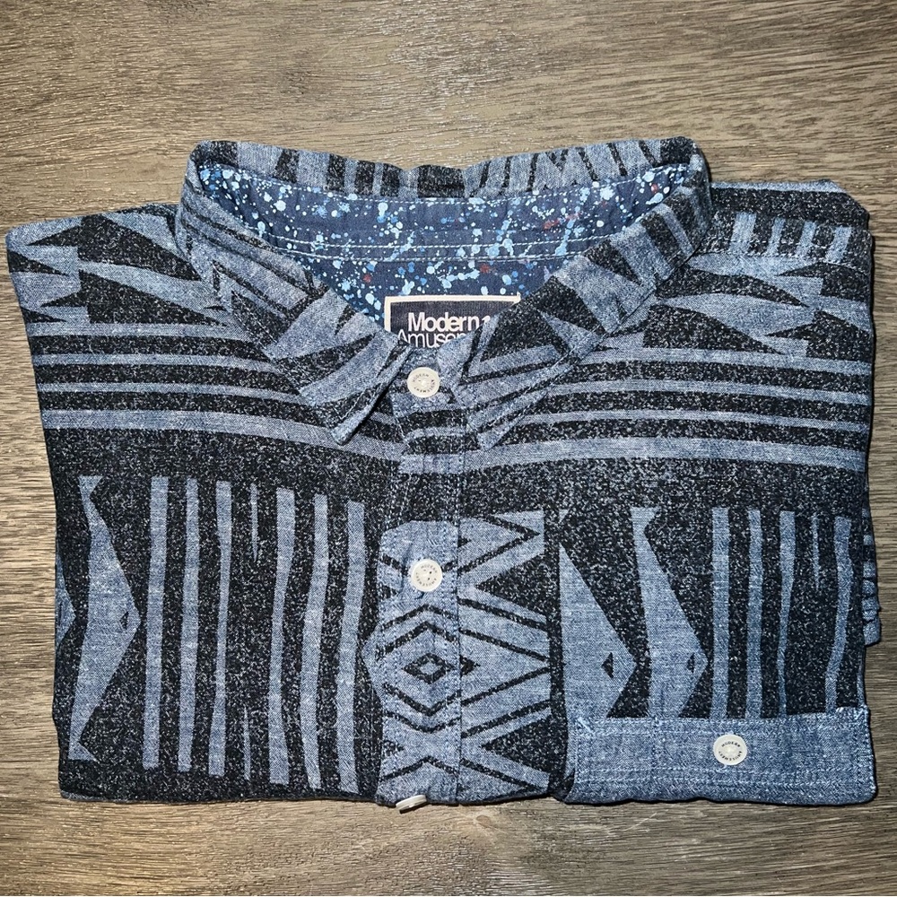 MODERN AMUSEMENT - Men’s XL Long sleeve button-down 80% Cotton